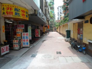 One of the myriad little alleys branching off the road.